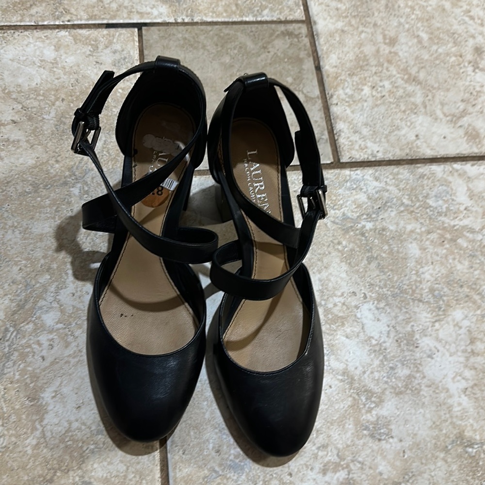 Gently used SZ 8 B closed toe heel by Ralph Lauren